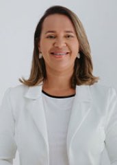 TATI CAMINHA